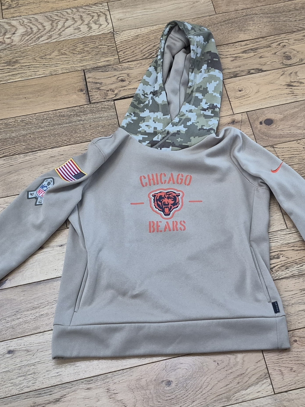 Chicago Bears Hoodie Salute To Service NIKE On Field Camo Hood Womans Med